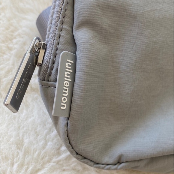 ❤️ Lululemon Extended Strap Everywhere Belt Bag Silver Drop NWT - Picture 8 of 8